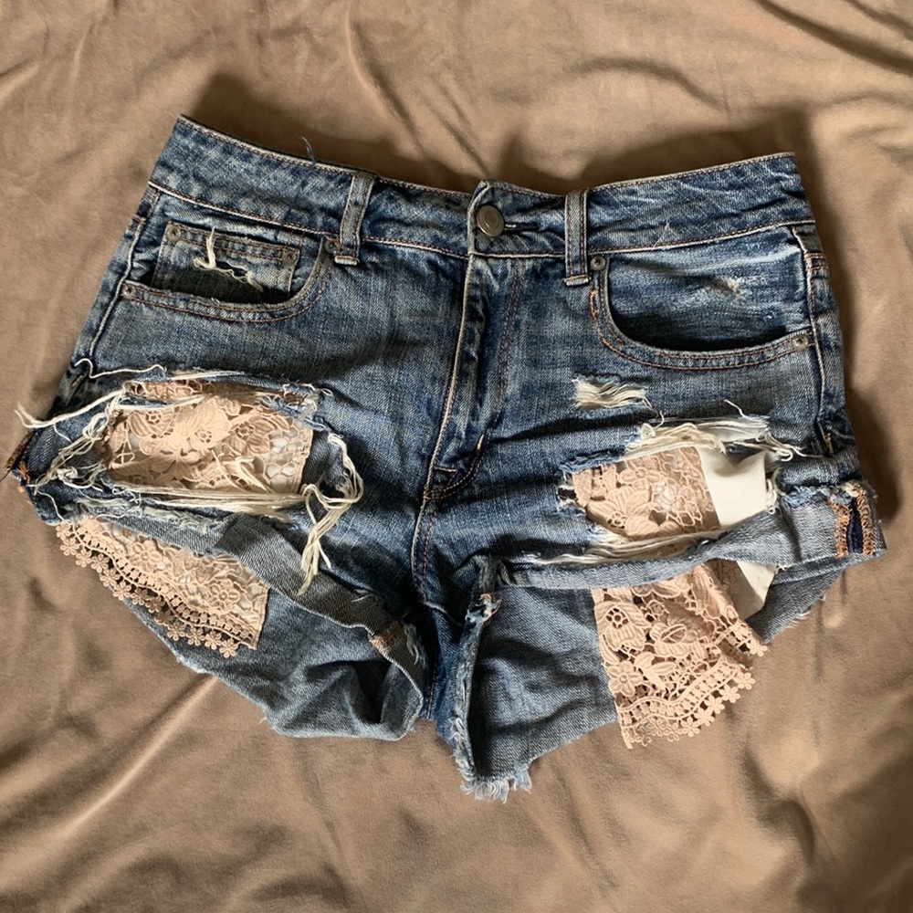 AE WOMENS FESTIVAL DENIM SHORTS DISTRESSED